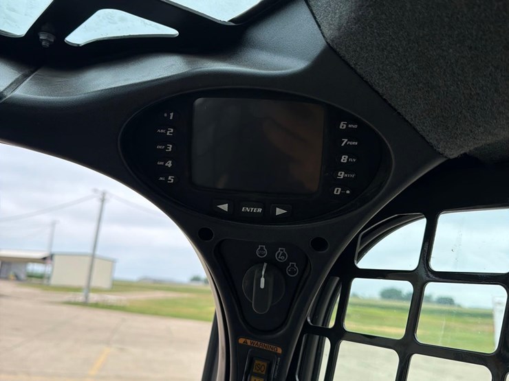 2022-bobcat-s770-image-44