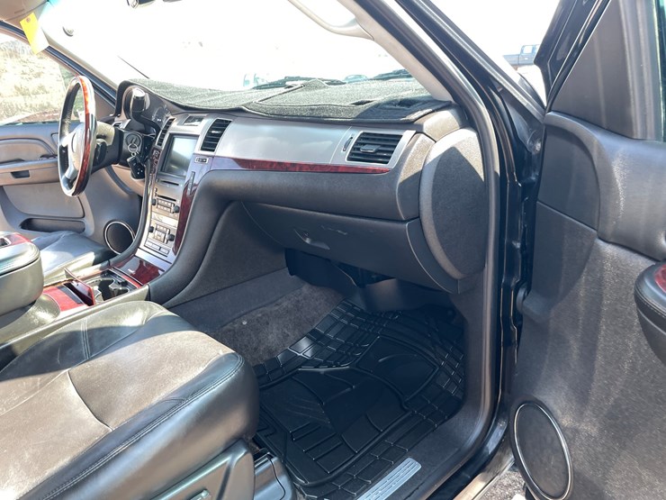2009-cadillac-escalade-image-99