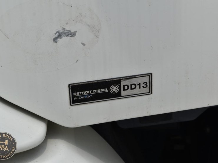 2011-freightliner-cascadia-113-image-62