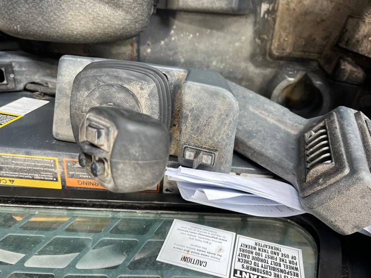 deere-324g-image-28
