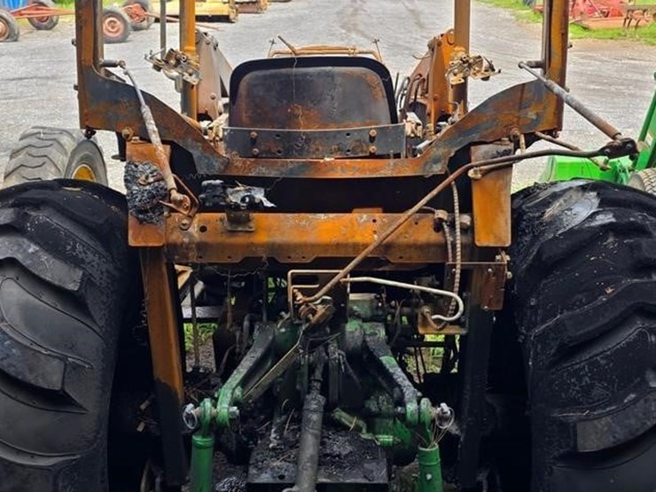 2020-john-deere-4052r-image-15