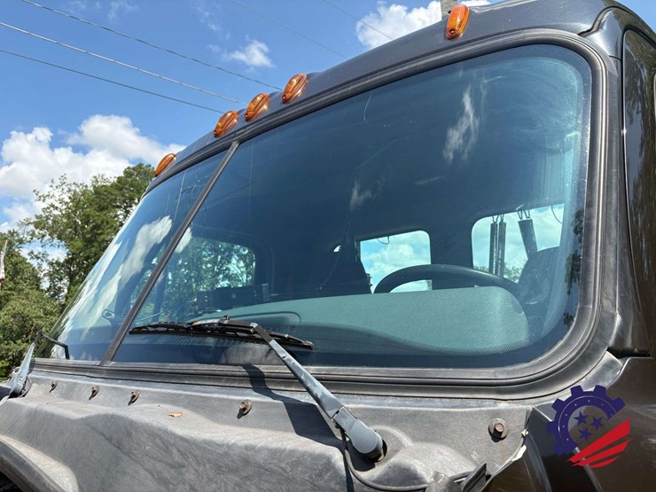 2015-freightliner-cascadia-113-image-36