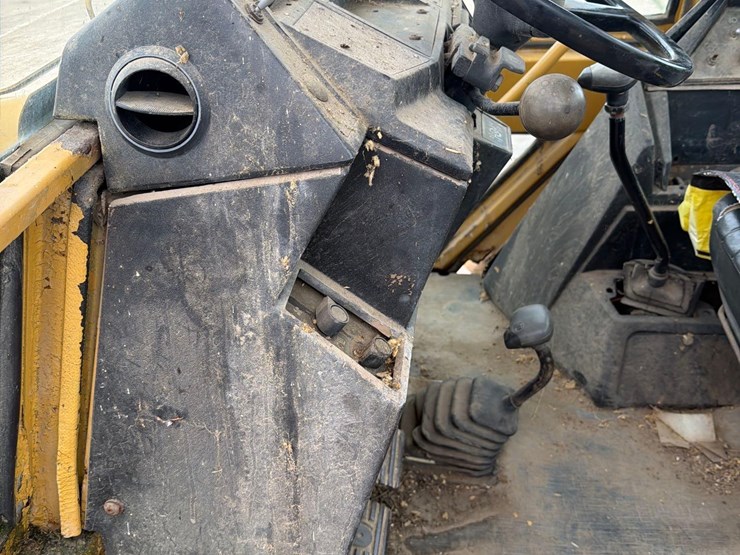 caterpillar-416-image-39
