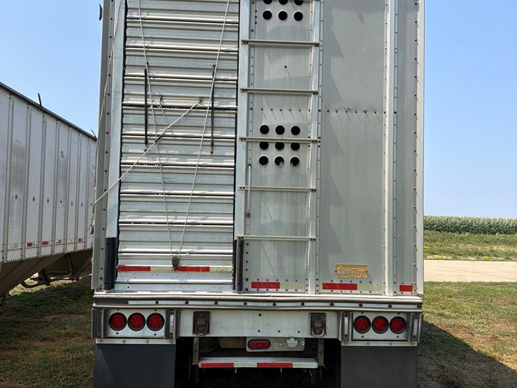 2016-merrit-102"-x-48ft-semi-livestock-trailer-image-50