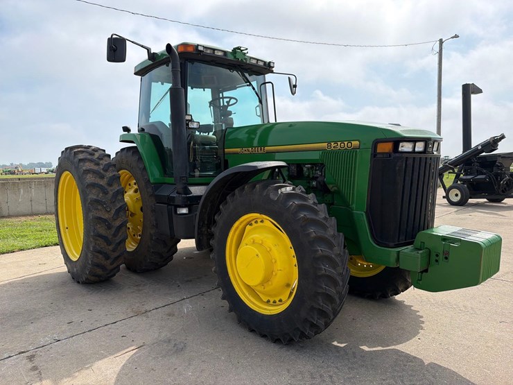 john-deere-8200-image-66