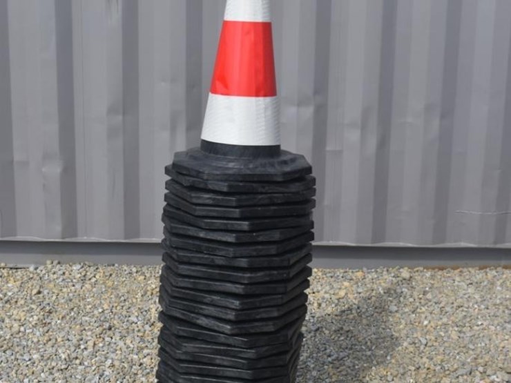 safety-cones-48546-image-1