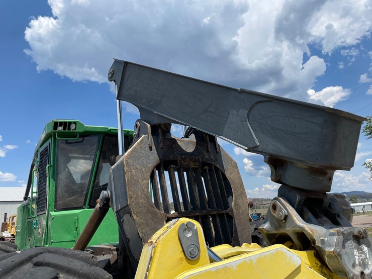 2015-deere-648l-image-21