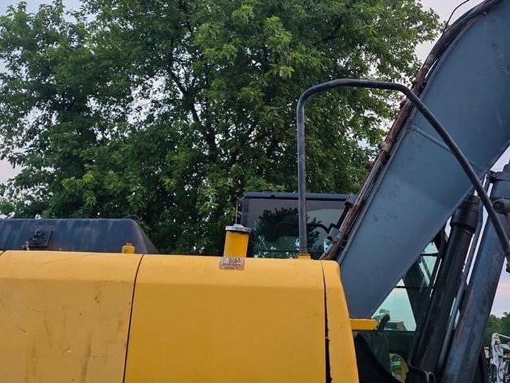 2011-deere-240d-lc-image-20