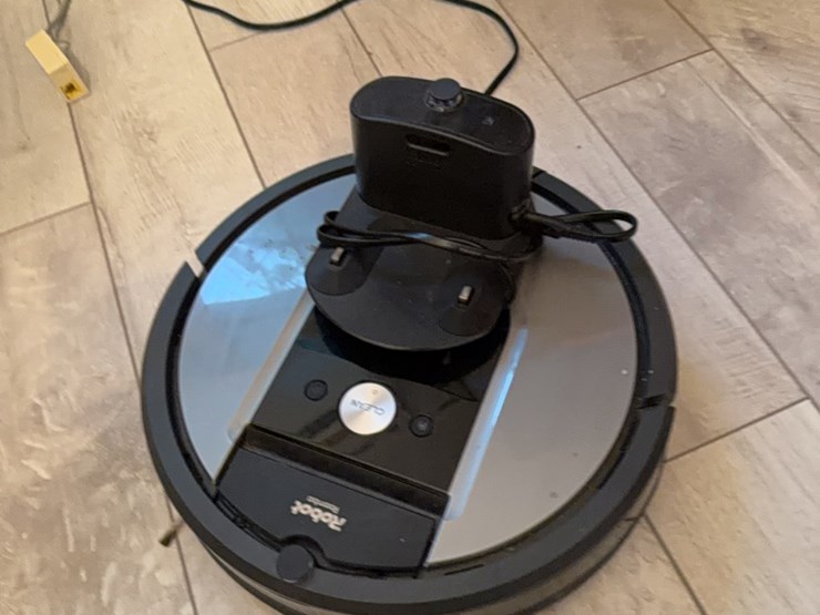 robot-roomba-automatic-cleaning-vacuum-cleaner-image-3