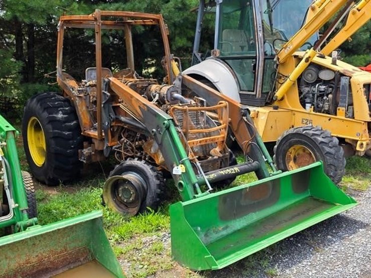2020-john-deere-4052r-image-2
