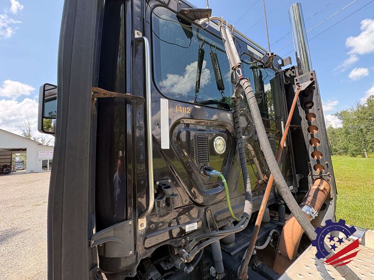 2015-freightliner-cascadia-113-image-68