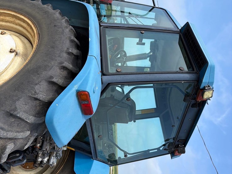 new-holland-8560-image-27