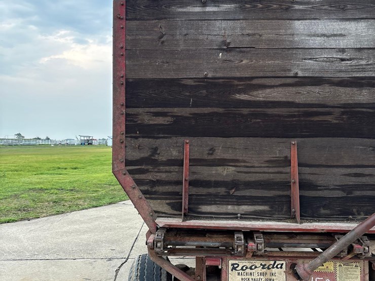 roorda-16ft-rear-unload-silage-wagon-image-18