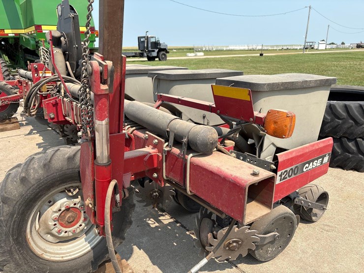 case-ih-1200-image-14