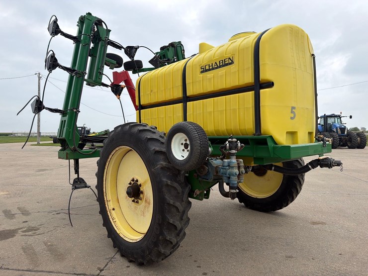 schaben-1500-gallon-pull-type-tool-bar-applicator-image-3