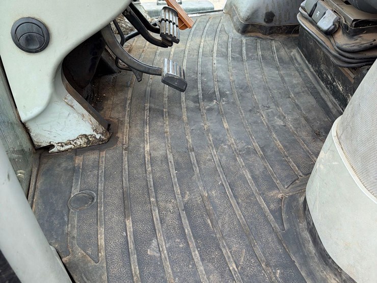2009-new-holland-t8050-image-34