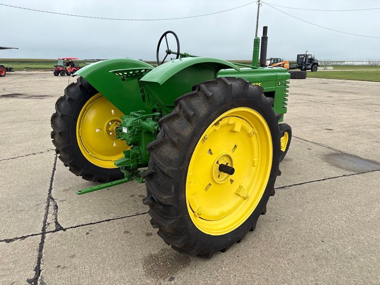 john-deere-b-image-3