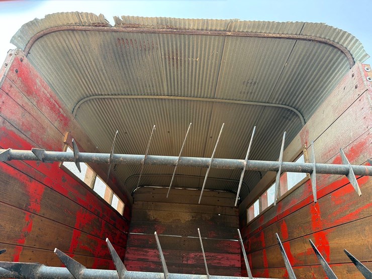 lindsay-14ft-front-unload-silage-wagon-image-16