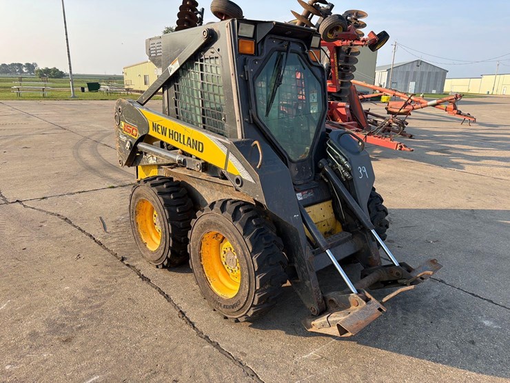 new-holland-l150-image-1