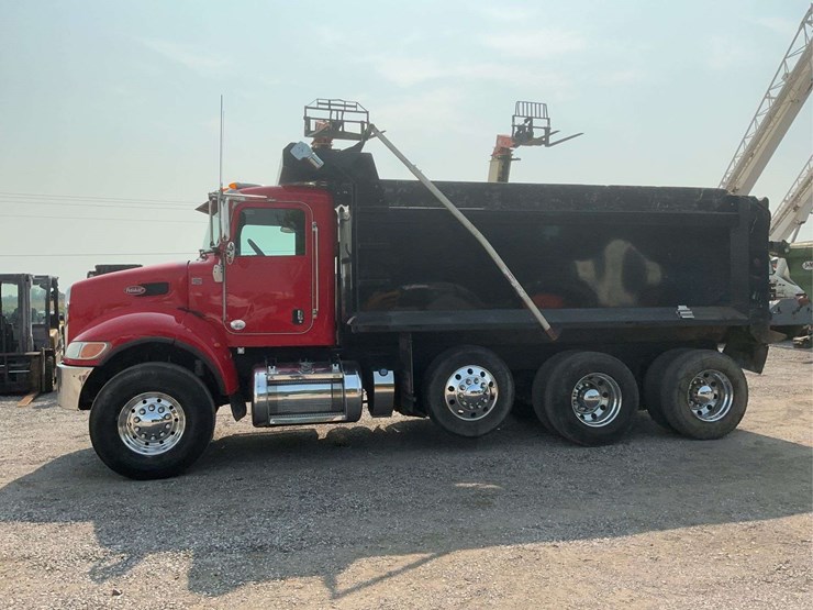 2017-peterbilt-348-image-1