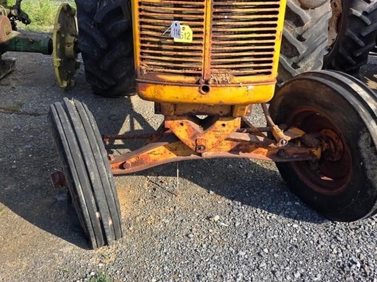 minneapolis-moline-tractor-(not-running)-114-image-16