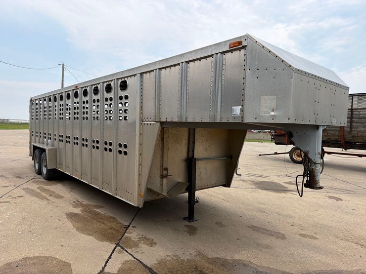 1991-wilson-livestock-trailer-image-3