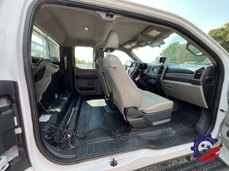 2017-ford-f550-xl-image-42