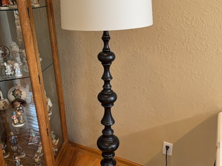 modern-day-floor-lamp,-new-condition-image-3