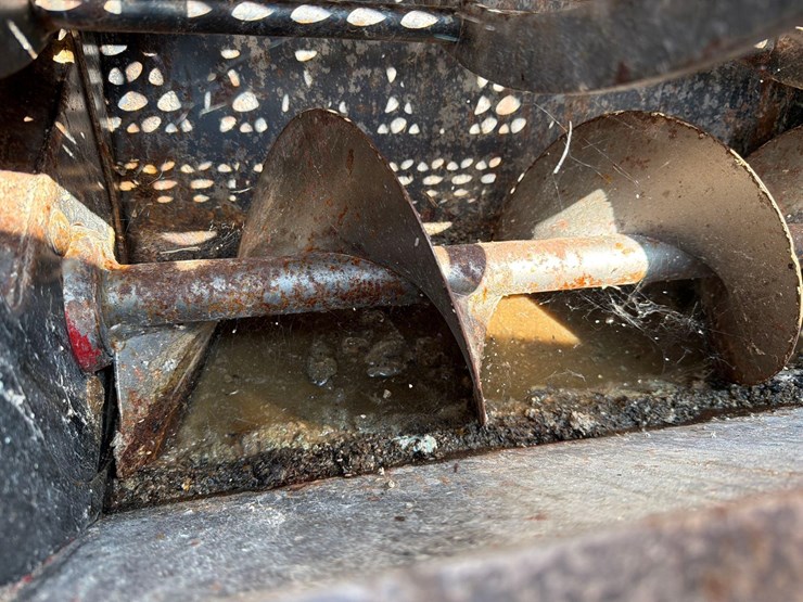 new-holland-358-image-27
