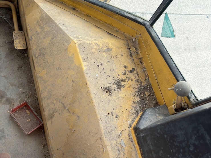 caterpillar-416-image-42
