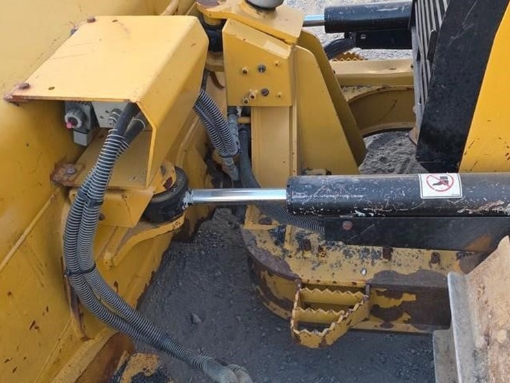 2017-caterpillar-d5k2-xl-image-14