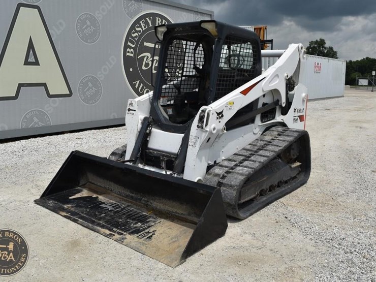 2016-bobcat-t740-image-1