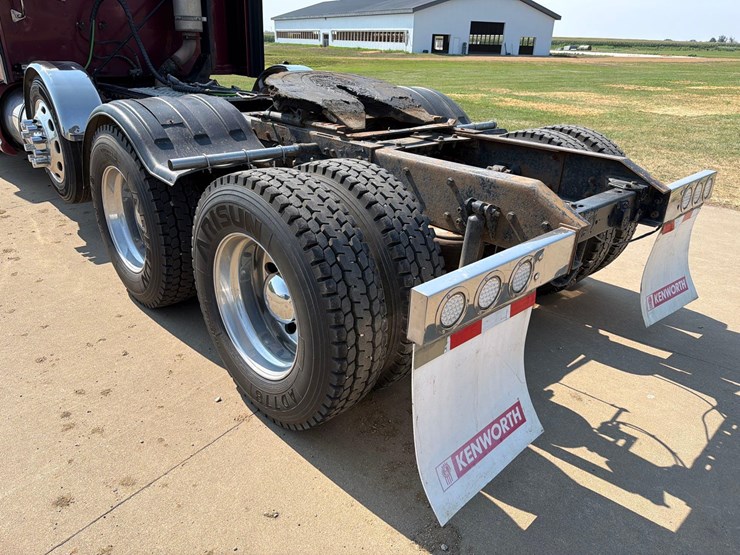 2010-kenworth-t660-image-4