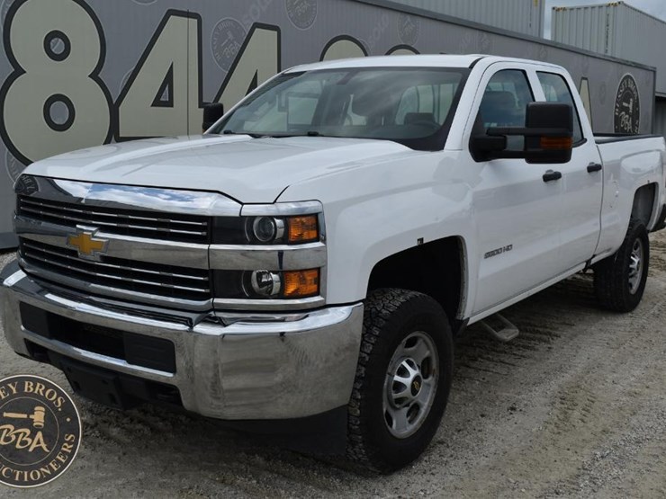 2018-chevrolet-silverado-2500hd-image-1