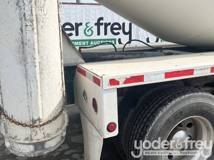 2018-freightliner-114sd-image-41