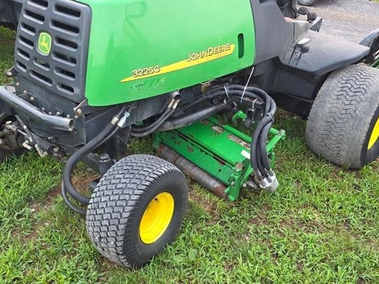 2005-john-deere-3225c-image-12