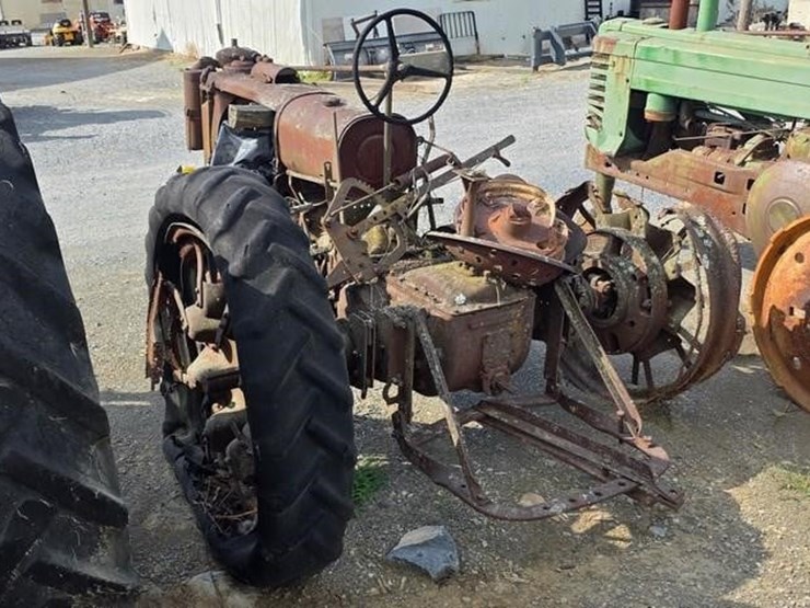 farmall-f14-tractor-(not-running)-image-3