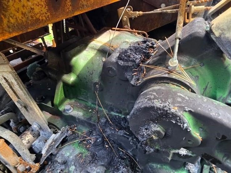 2020-john-deere-4052r-image-18