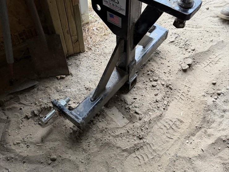 mds-3-point-gooseneck-hitches-image-1