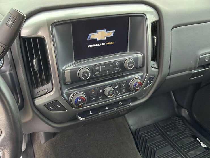 2018-chevrolet-1500-image-34