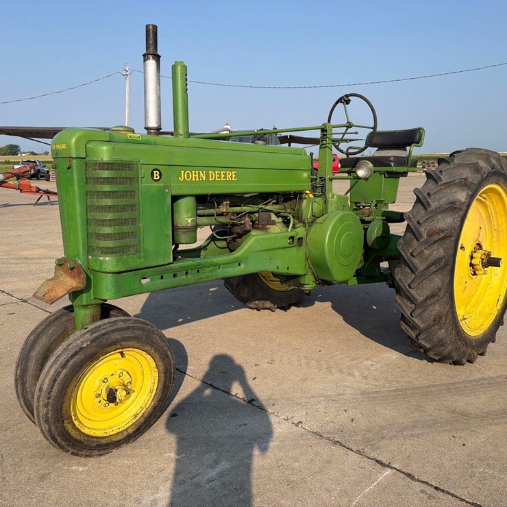 JOHN DEERE B