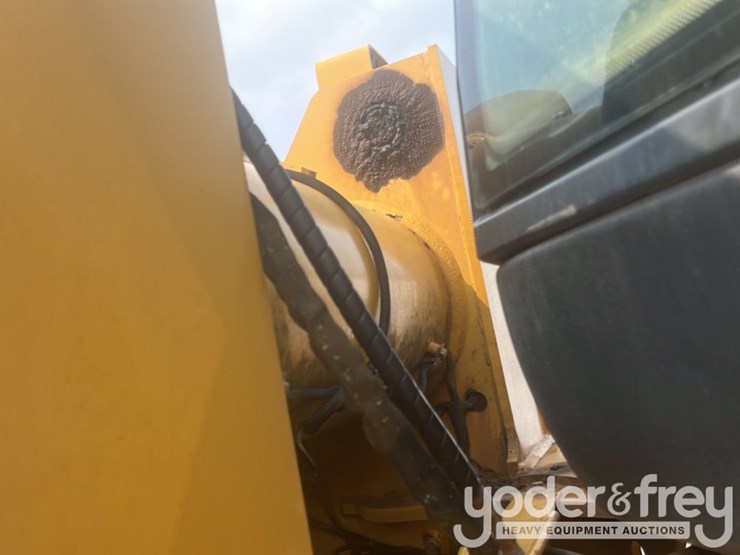 2014-deere-624k-image-18