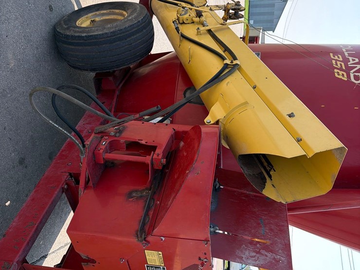 new-holland-358-image-19