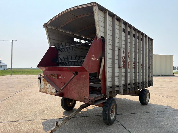 rex-14ft-front-unload-silage-wagon-image-2