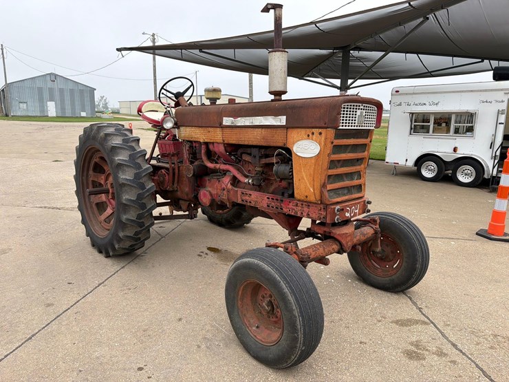 farmall-460-tractor-image-2