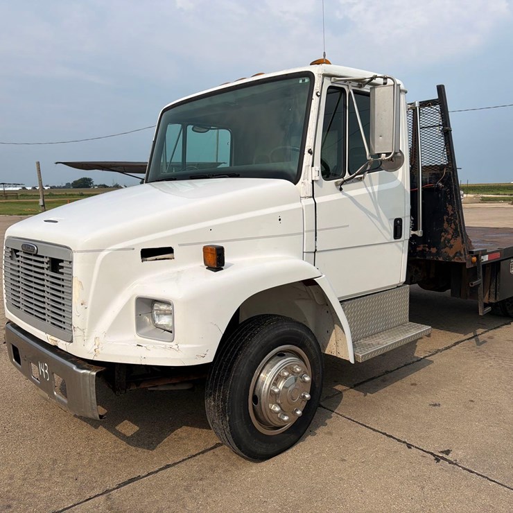 2000 FREIGHTLINER FL60
