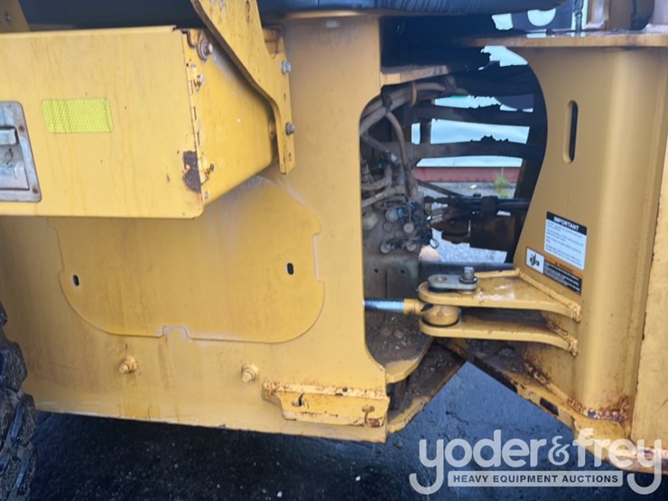 2014-deere-624k-image-64