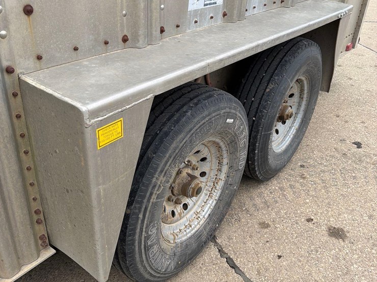 1991-wilson-livestock-trailer-image-11