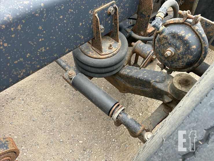 2005-freightliner-columbia-120-image-21