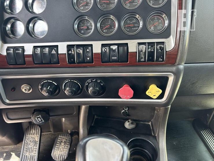 2007-kenworth-w900-image-31